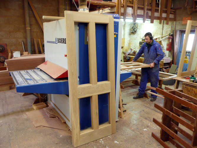 Production of interior doors made of pine